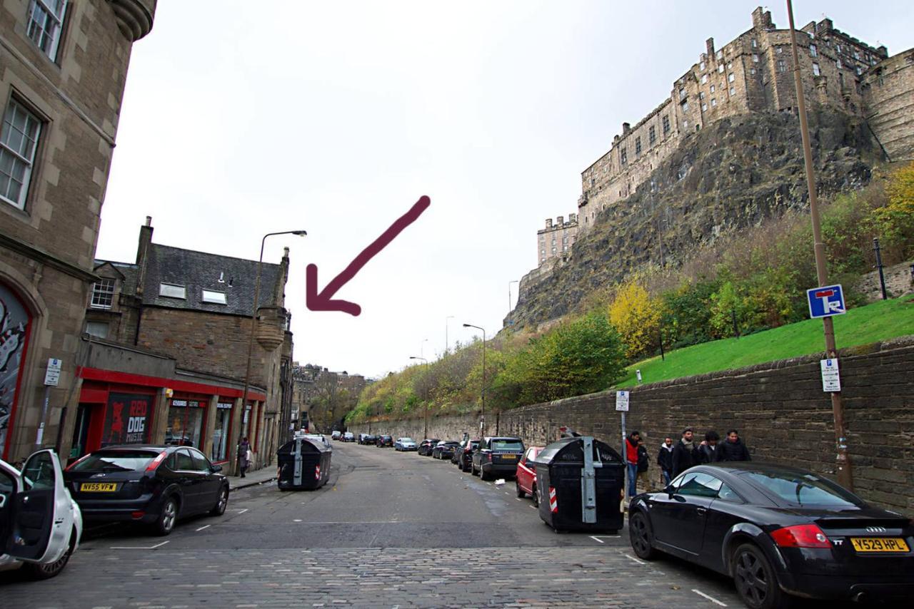 Joivy Unique Old Town Stay Under Edinburgh Castle Exterior photo
