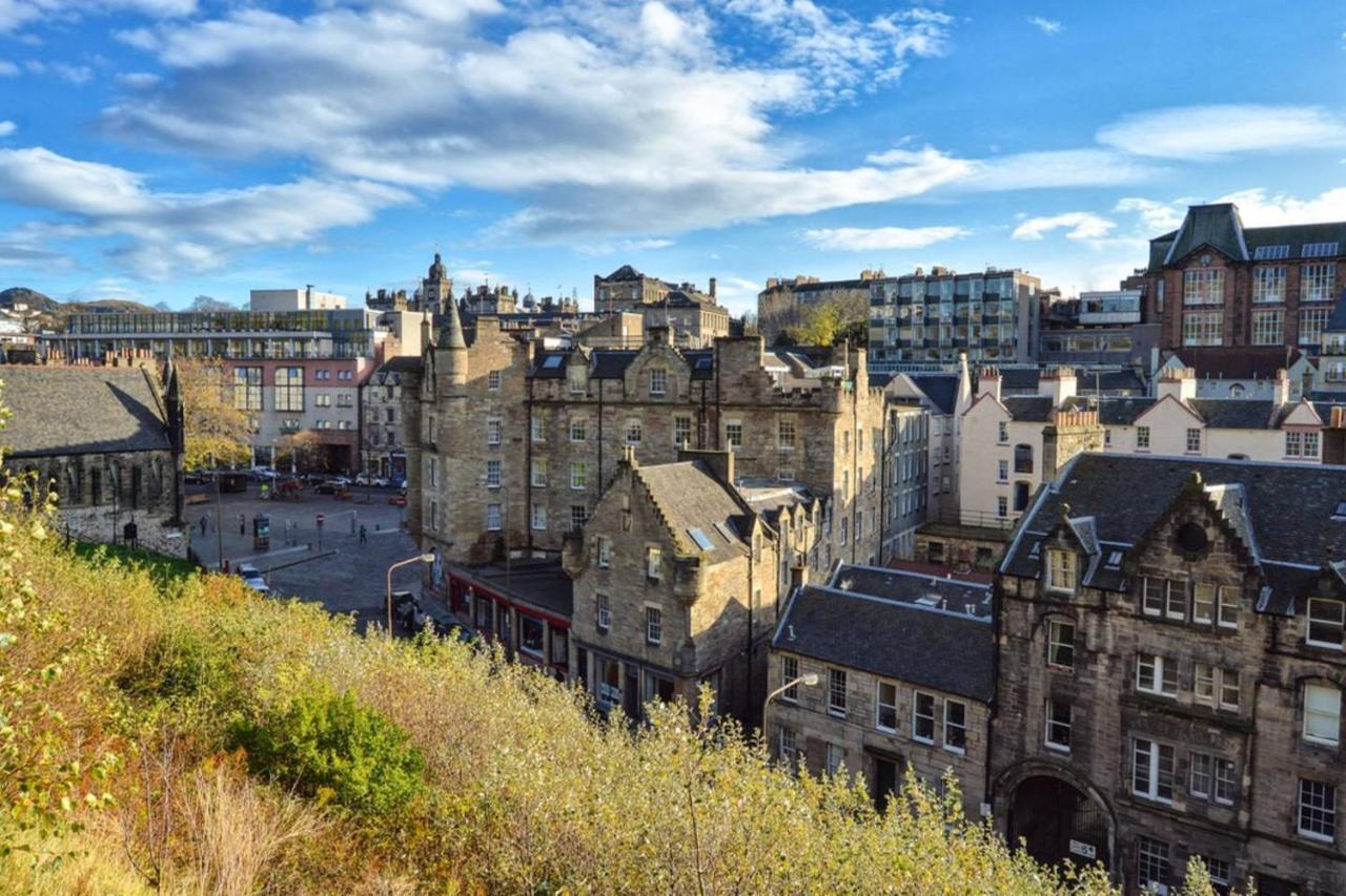 Joivy Unique Old Town Stay Under Edinburgh Castle Exterior photo