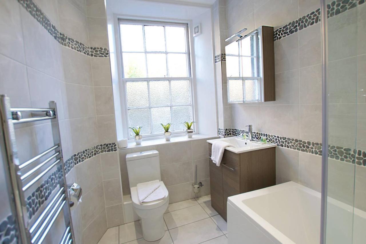 Joivy Unique Old Town Stay Under Edinburgh Castle Exterior photo