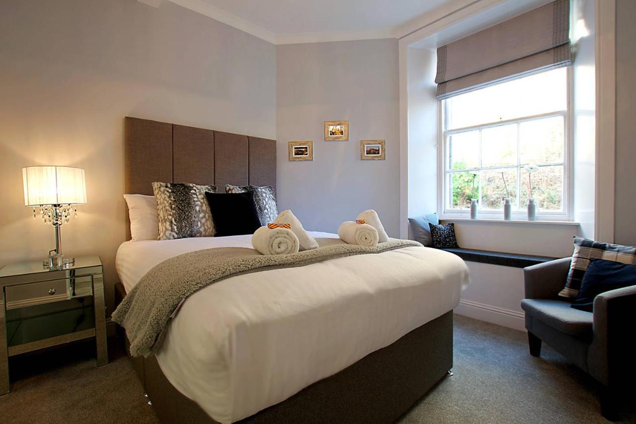 Joivy Unique Old Town Stay Under Edinburgh Castle Exterior photo