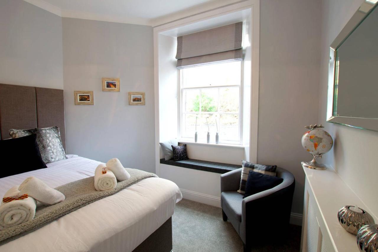 Joivy Unique Old Town Stay Under Edinburgh Castle Exterior photo